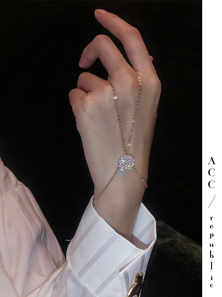 Korea Fashion Full Diamond Bracelet And Ring As A Whole Hand Bracelet Finger Ring Chain Link Women Korea Fashion Full Diamond Bracelet And Ring As A Whole Hand Bracelet Finger Ring Chain Link Women
